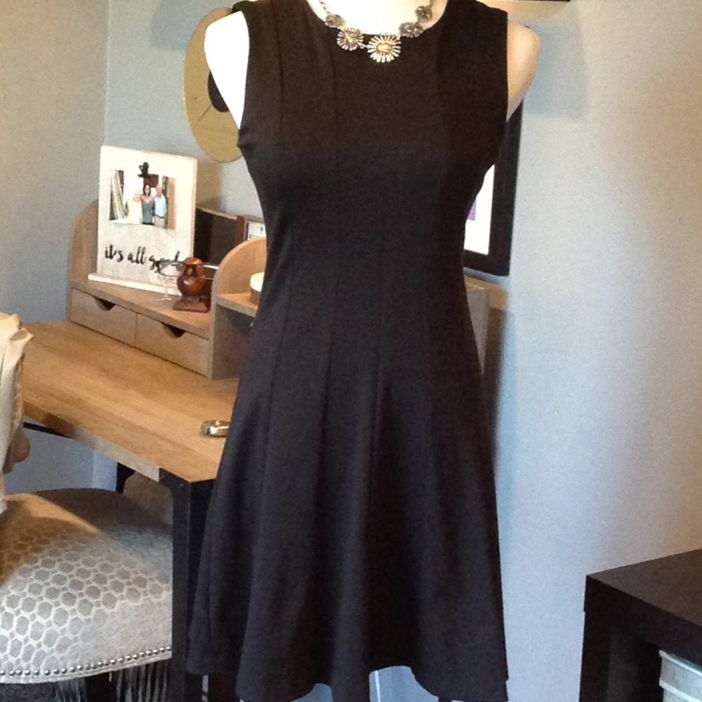 Black sleeveless dress